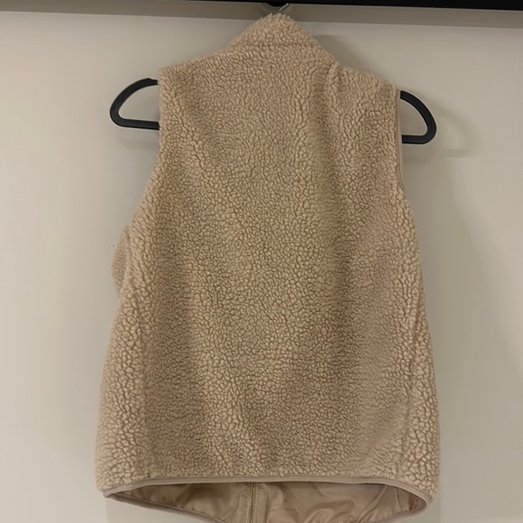 Faux Fur Vest - Picture 2 of 4